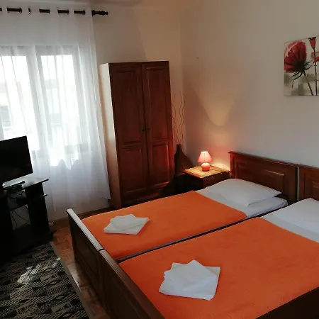 Lovely 2-bedroom In *