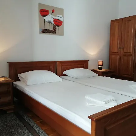 Apartment Lovely 2-bedroom In Budva