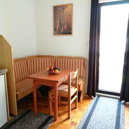 Daire Lovely 2-bedroom In Budva
